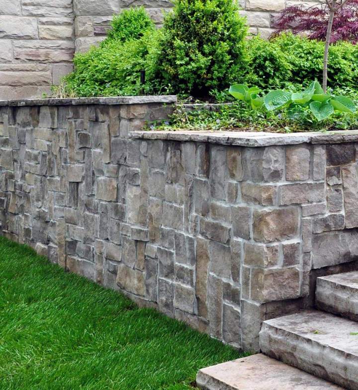 Construction de murets décoratifs pour embellir votre extérieur. 